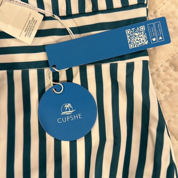 Cupshe Women’s V Neck One Piece Swimsuit Ruffled Back Cross Swimwear - Picture 7 of 7